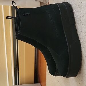 Puma Chelsea Boot Sneaker, size 7.5